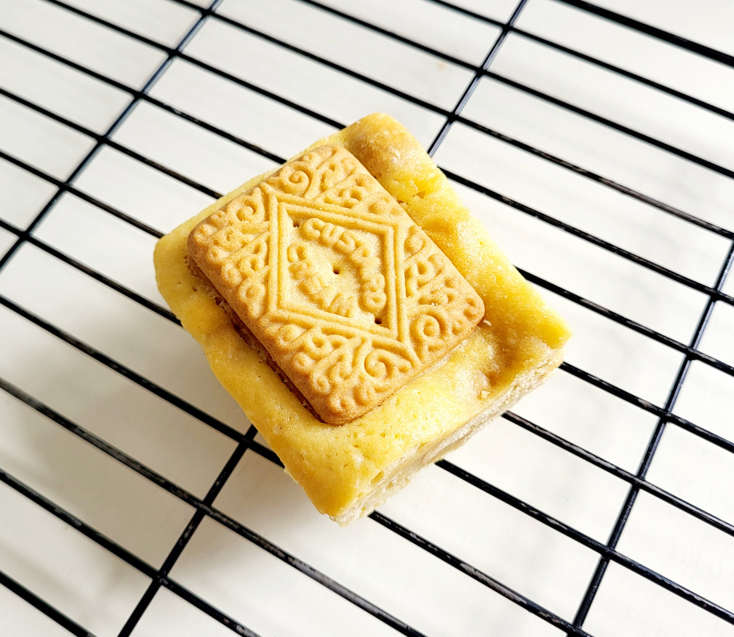 Custard cream blondie