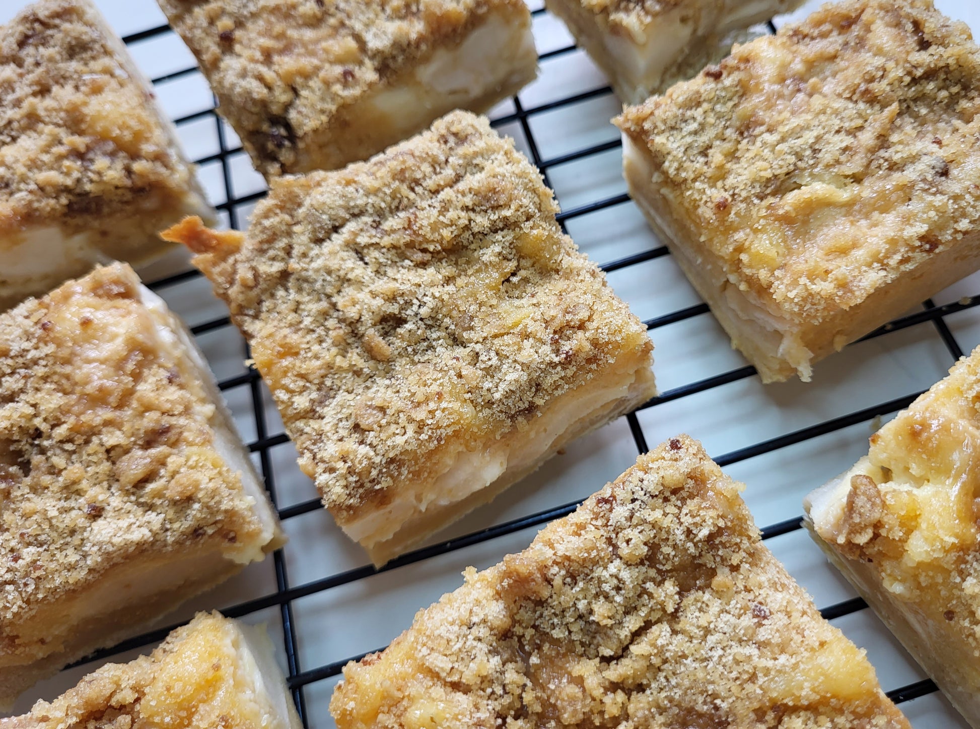Caramel apple blondie