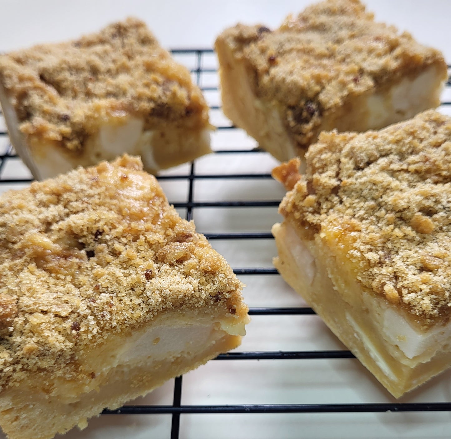 Apple and Caramel Crumble Blondie