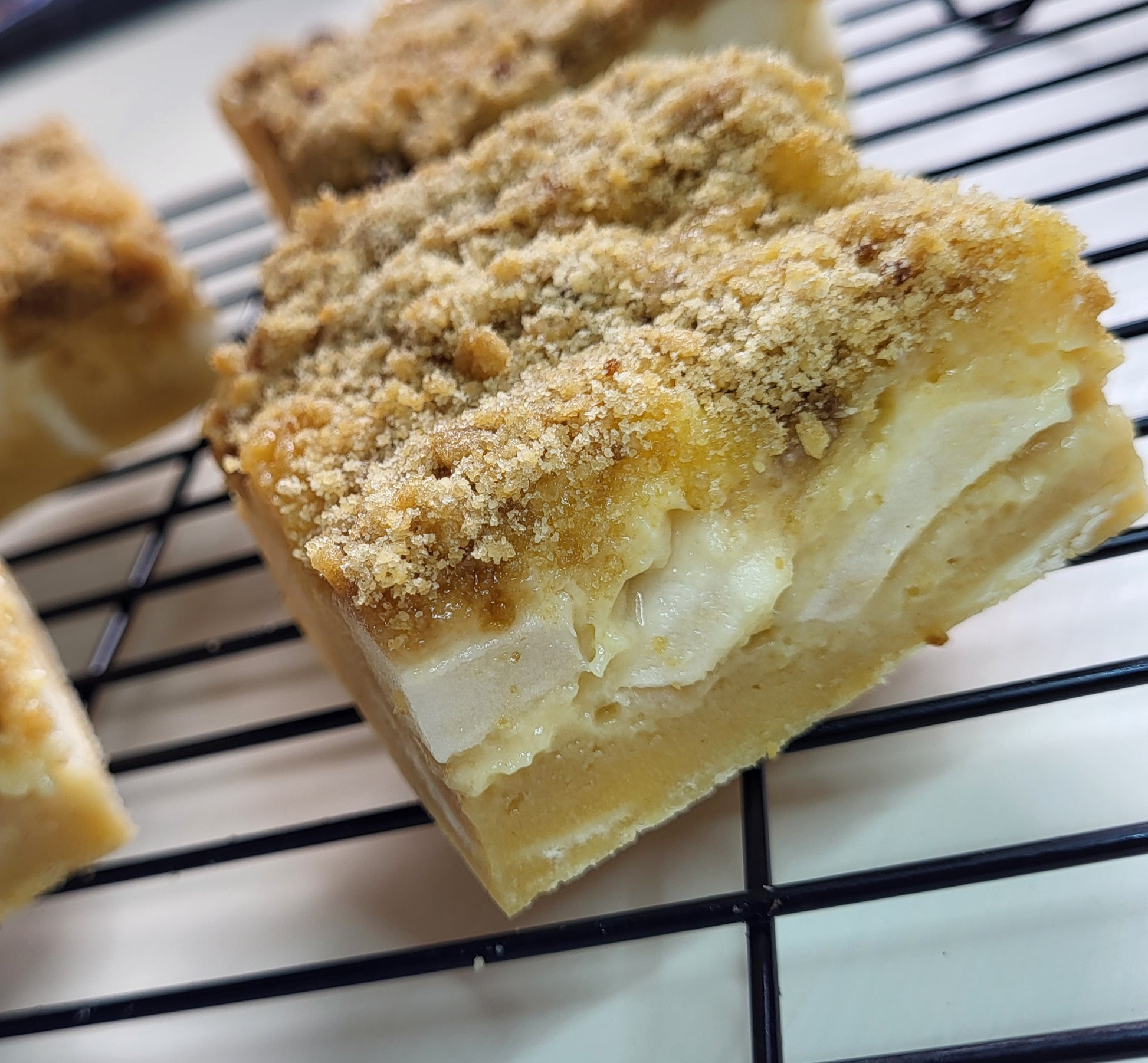 Caramel apple blondie